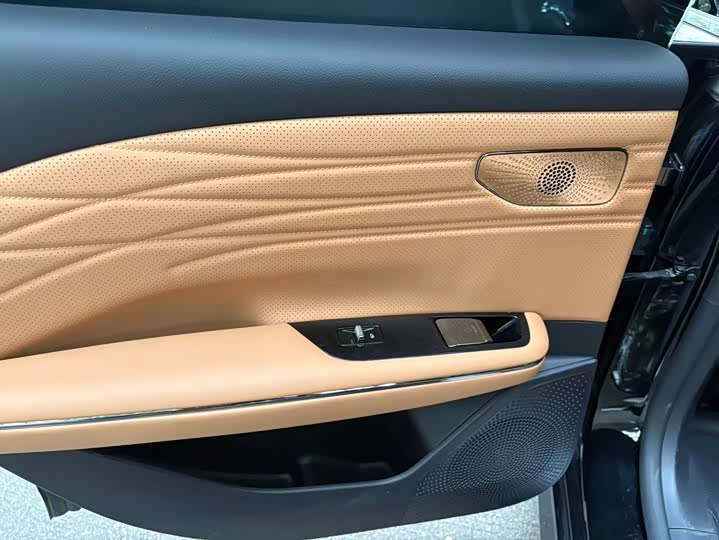 Geely Galaxy Starshine 8 EM-i 2025 2025款 60km EM-i 豪华版