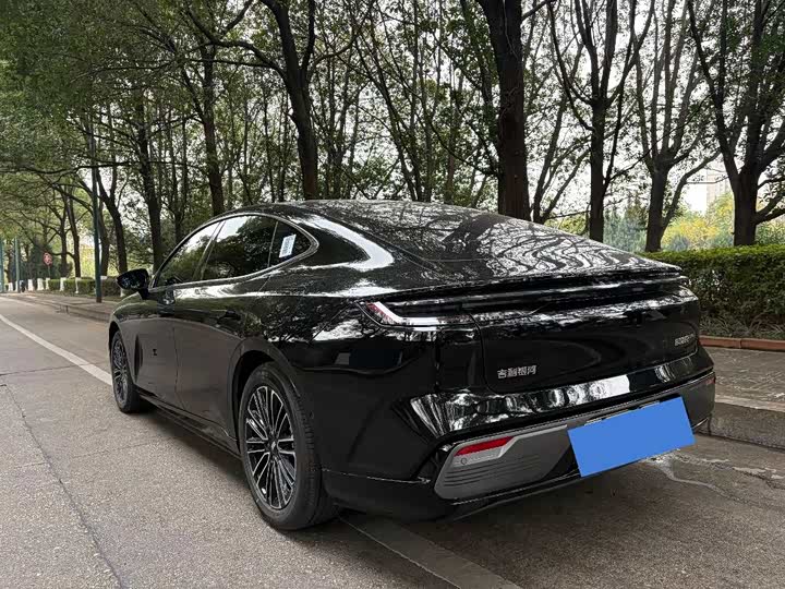 Geely Galaxy Starshine 8 EM-i 2025 2025款 60km EM-i 豪华版