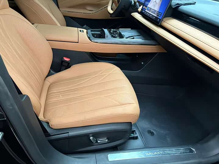 Geely Galaxy Starshine 8 EM-i 2025 2025款 60km EM-i 豪华版