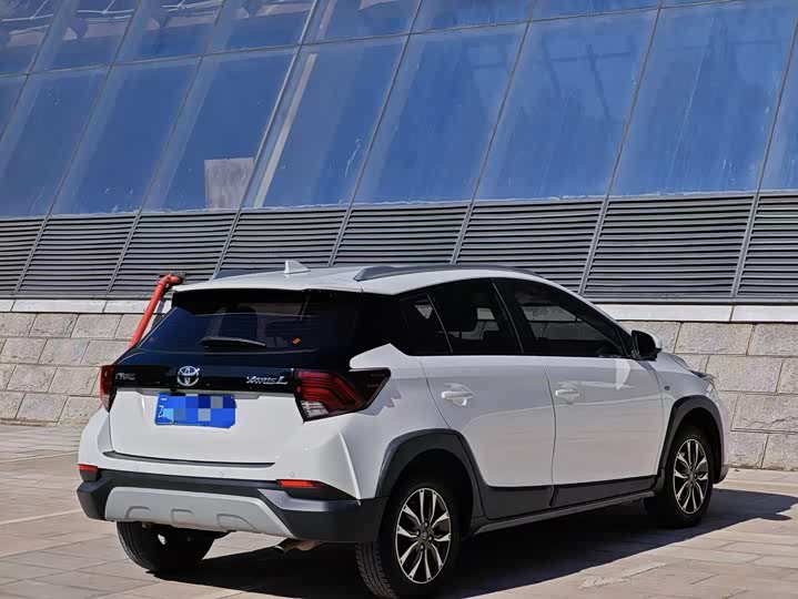 2022 Toyota Yaris L Hatchback