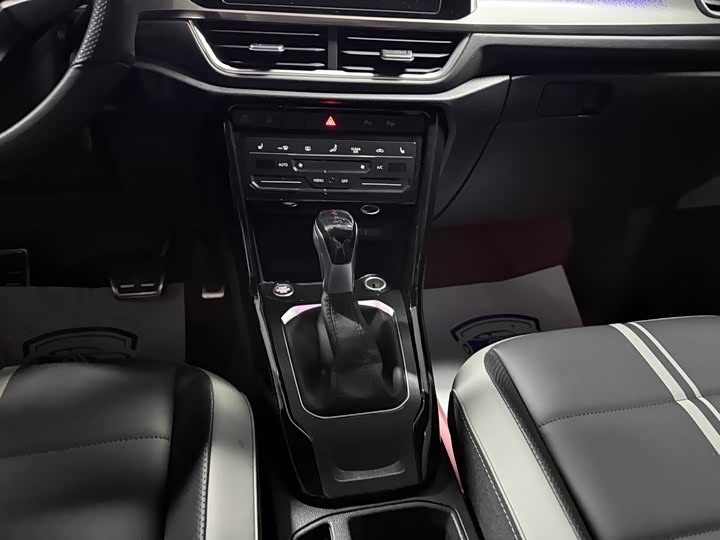 Volkswagen T-Roc 2023 2023款 300TSI DSG两驱辰光版