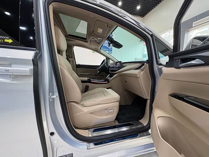 Buick GL8 Hybrid 2025 2025款 陆尚 尊享版 7座