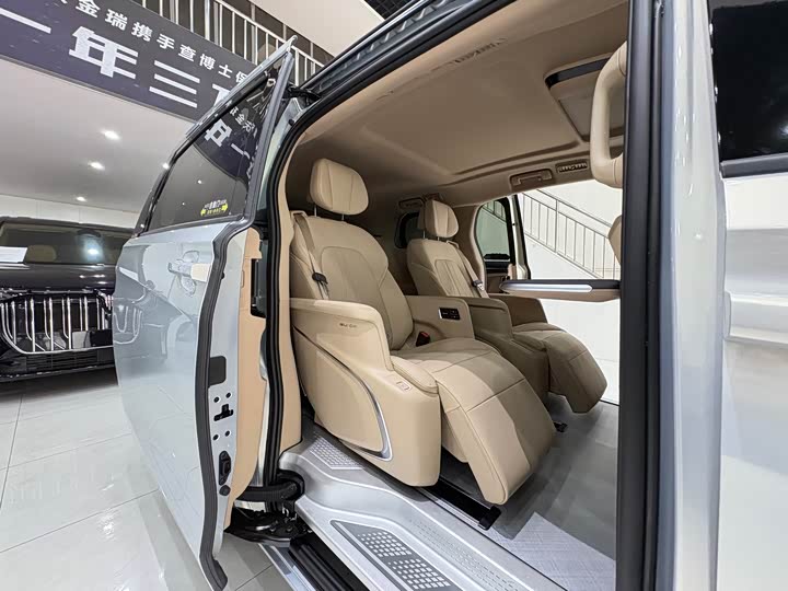 Buick GL8 Hybrid 2025 2025款 陆尚 尊享版 7座