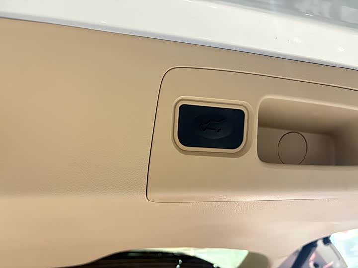 Buick GL8 Hybrid 2025 2025款 陆尚 尊享版 7座