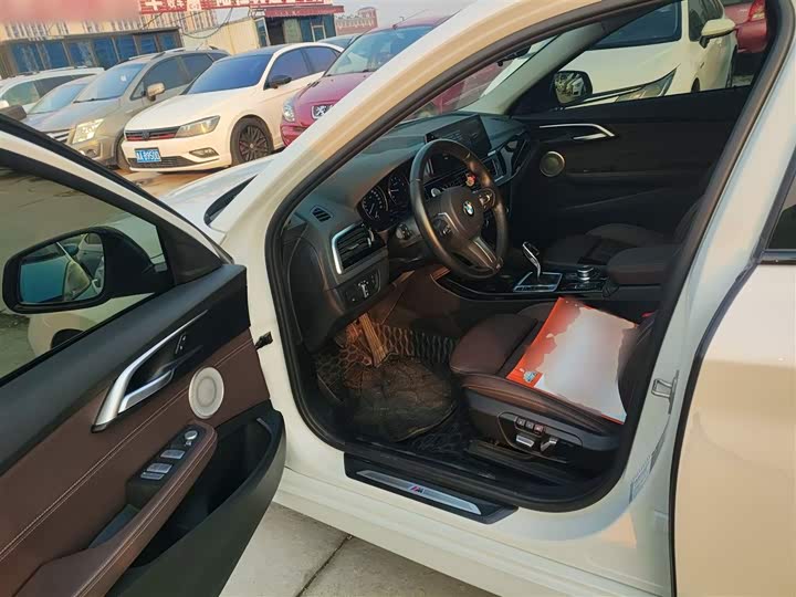 BMW 1 Series 2023 2023款 120i M运动曜夜版