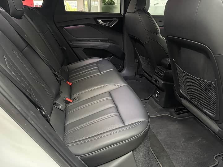 Audi Q4 e-tron 2024 2024款 50 e-tron quattro 创境曜夜版