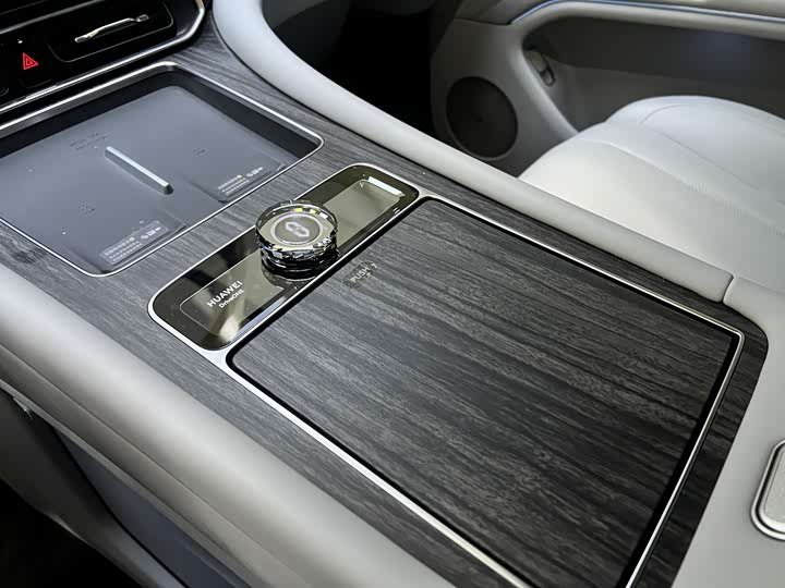 Aito M9 2025 2025款 纯电 Max版 100kWh 6座版