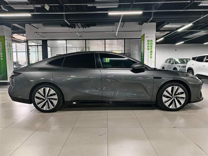 Geely Galaxy E8 2024 2024款 665km 后驱星舰 远航版