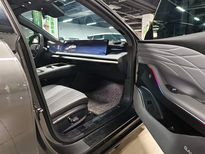 Geely Galaxy E8 2024 2024款 665km 后驱星舰 远航版