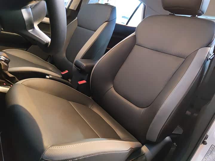 Kia KX1 2021 2021款 1.4L CVT天窗款