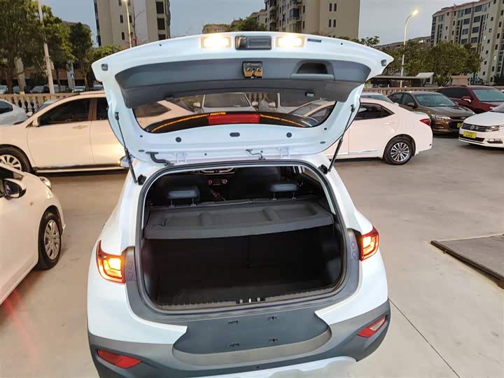 Kia KX1 2021 2021款 1.4L CVT天窗款