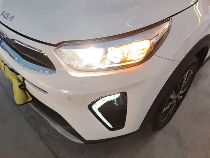 Kia KX1 2021 2021款 1.4L CVT天窗款