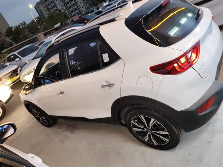Kia KX1 2021 2021款 1.4L CVT天窗款