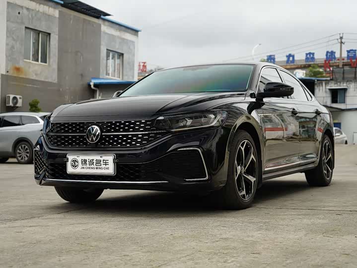 Volkswagen Passat 2025 2025款 出众款 380TSI 龙耀版