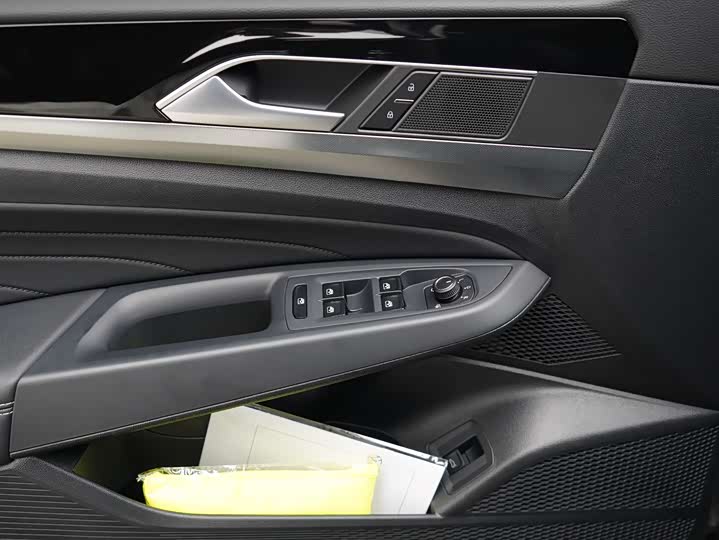 Volkswagen Passat 2025 2025款 出众款 380TSI 龙耀版