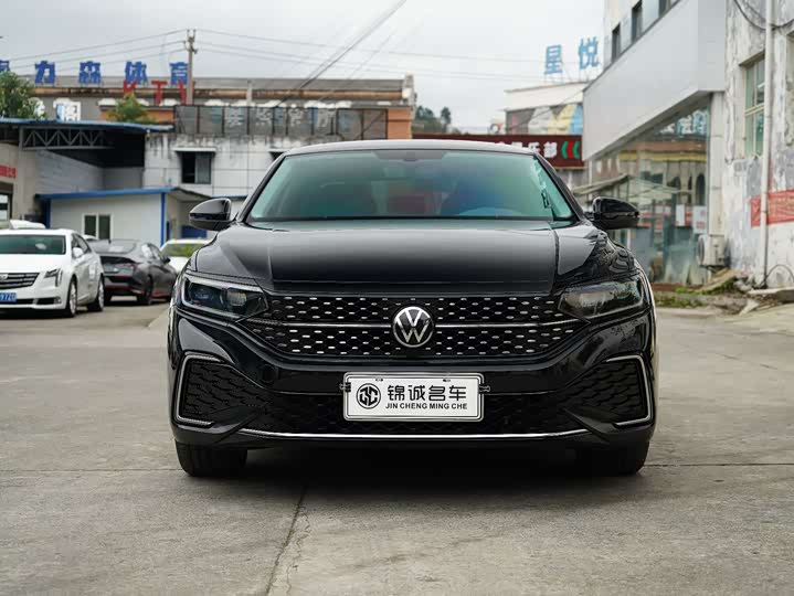 Volkswagen Passat 2025 2025款 出众款 380TSI 龙耀版