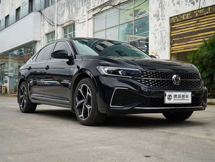 Volkswagen Passat 2025 2025款 出众款 380TSI 龙耀版