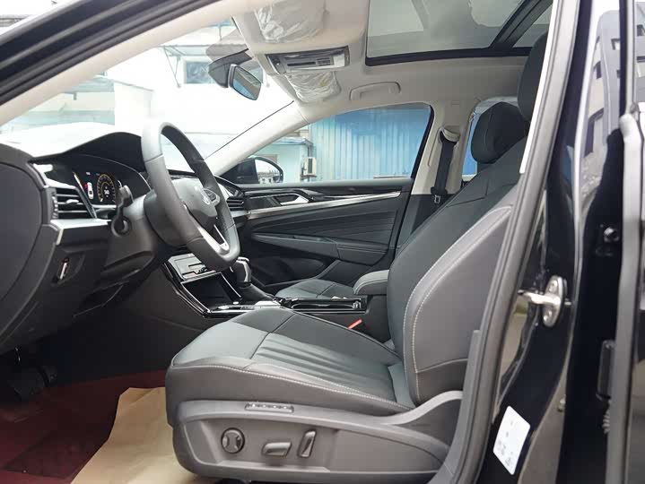 Volkswagen Passat 2025 2025款 出众款 380TSI 龙耀版