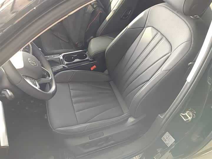 Volkswagen Passat 2025 2025款 出众款 330TSI 星空精英版