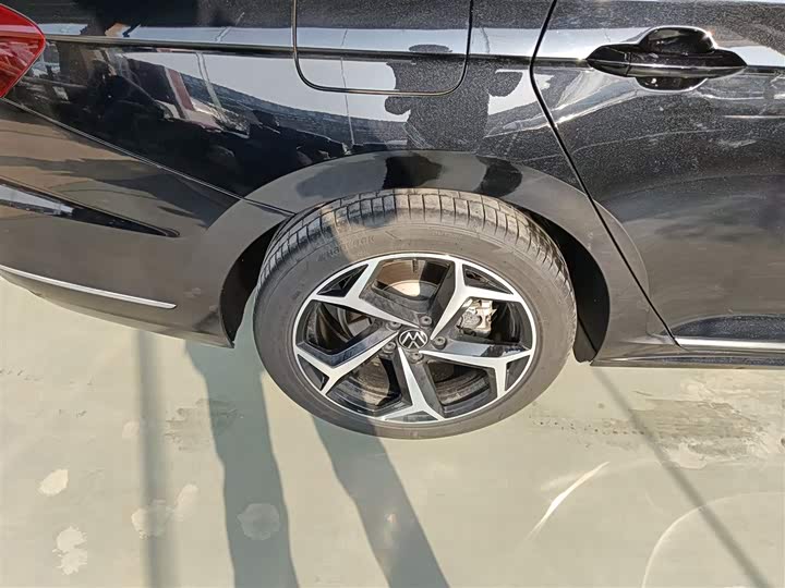 Volkswagen Passat 2025 2025款 出众款 330TSI 星空精英版