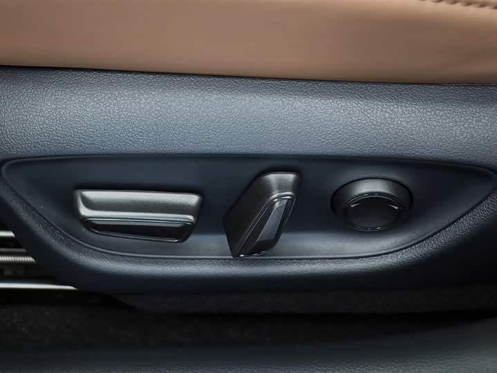 Toyota Crown Sedan 2024 2024款 2.5L 至尊版