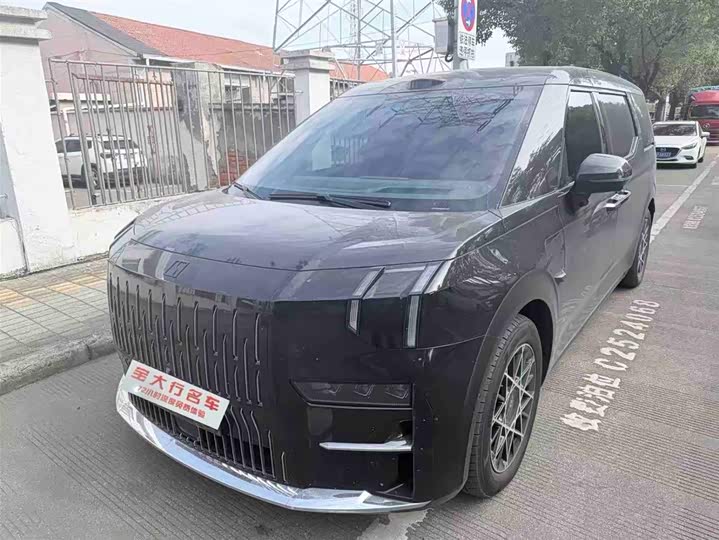 Zeekr 009 2024 2024款 六座行政版四驱 108kWh