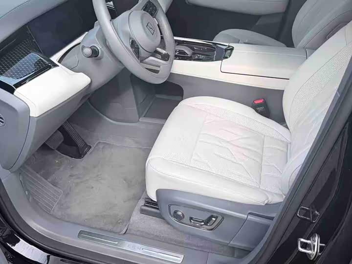 Zeekr 009 2024 2024款 六座行政版四驱 108kWh