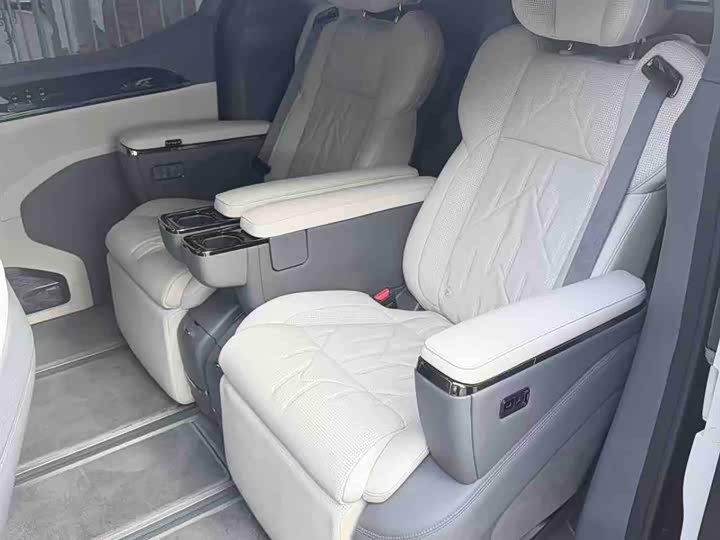 Zeekr 009 2024 2024款 六座行政版四驱 108kWh