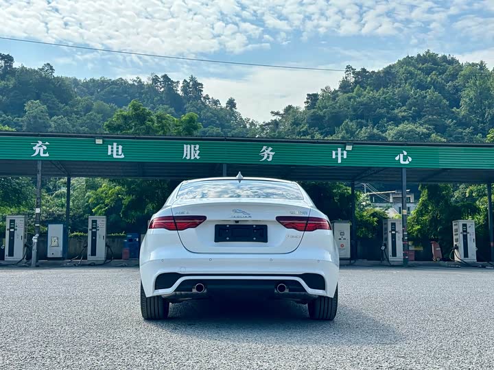 Jaguar XE L 2024 2024款 2.0T 250PS R-DYNAMIC S进取运动版
