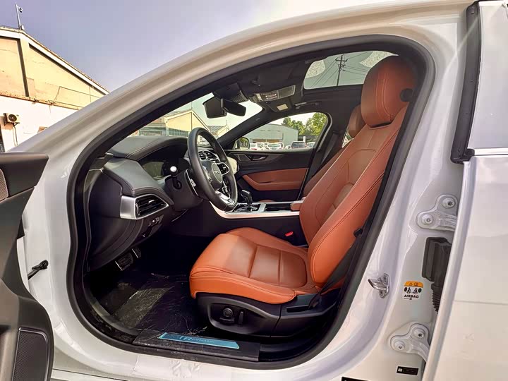 Jaguar XE L 2024 2024款 2.0T 250PS R-DYNAMIC S进取运动版