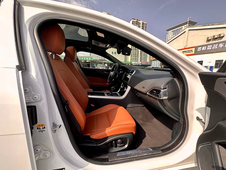 Jaguar XE L 2024 2024款 2.0T 250PS R-DYNAMIC S进取运动版