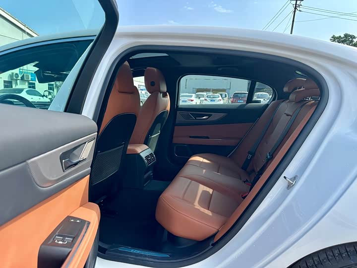 Jaguar XE L 2024 2024款 2.0T 250PS R-DYNAMIC S进取运动版