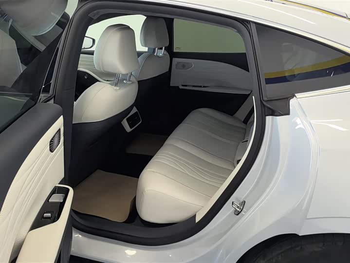 Geely Galaxy E8 2024 2024款 665km 后驱星舰 远航版