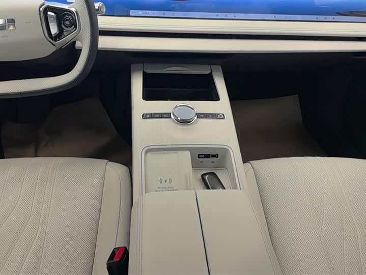 Geely Galaxy E8 2024 2024款 665km 后驱星舰 远航版