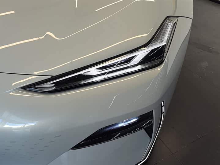 Geely Galaxy E8 2024 2024款 665km 后驱星舰 远航版