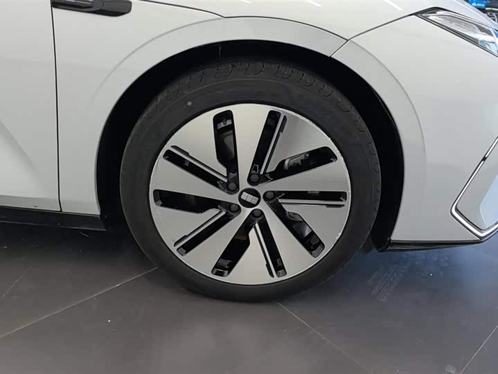 Geely Galaxy E8 2024 2024款 665km 后驱星舰 远航版