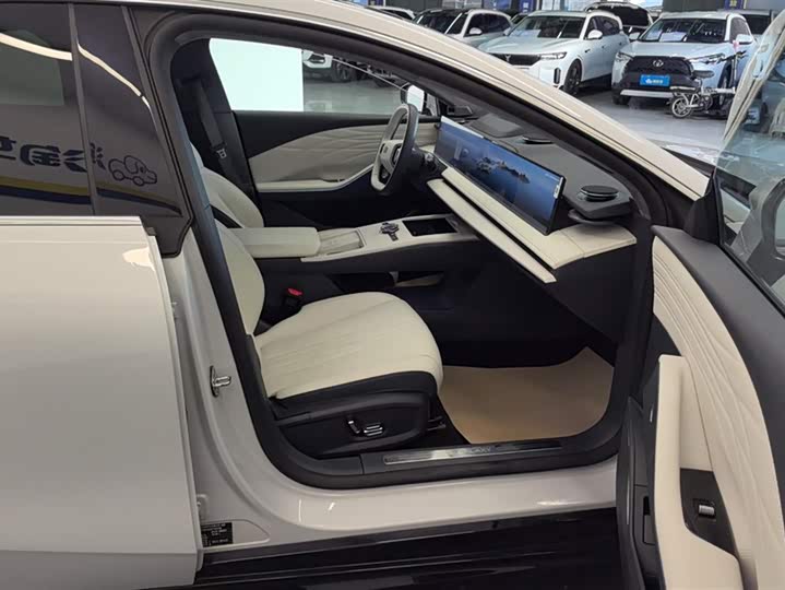 Geely Galaxy E8 2024 2024款 665km 后驱星舰 远航版