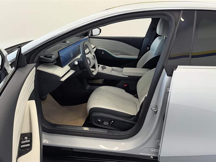 Geely Galaxy E8 2024 2024款 665km 后驱星舰 远航版