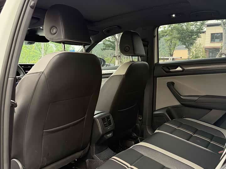 Volkswagen T-Roc 2023 2023款 300TSI DSG两驱星光版