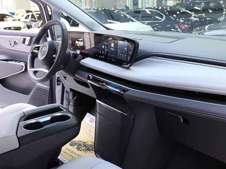 Buick GL8 ES 2025 2025款 陆尊 智享版