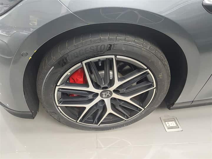 BYD Han L 2025 2025款 DM-p 四驱激光雷达旗舰型