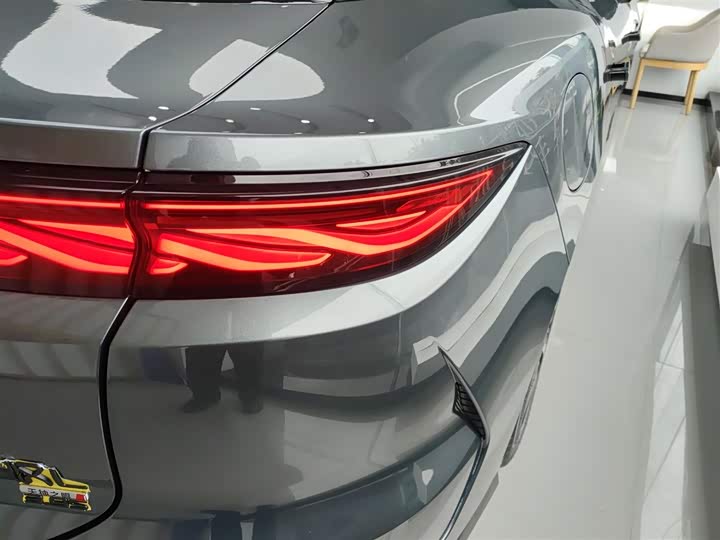 BYD Han L 2025 2025款 DM-p 四驱激光雷达旗舰型