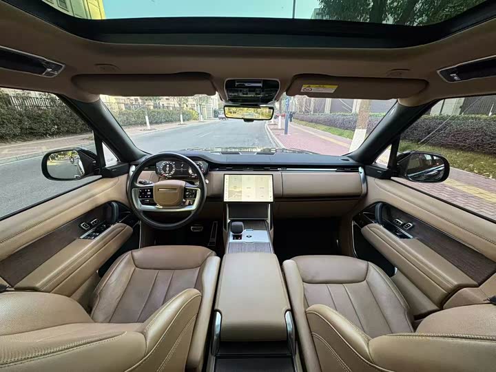 Land Rover Range Rover 2025 2025款 3.0 L6 400PS 盛世加长版