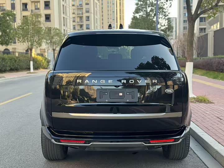 Land Rover Range Rover 2025 2025款 3.0 L6 400PS 盛世加长版
