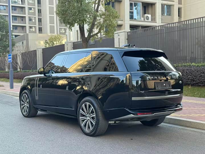Land Rover Range Rover 2025 2025款 3.0 L6 400PS 盛世加长版