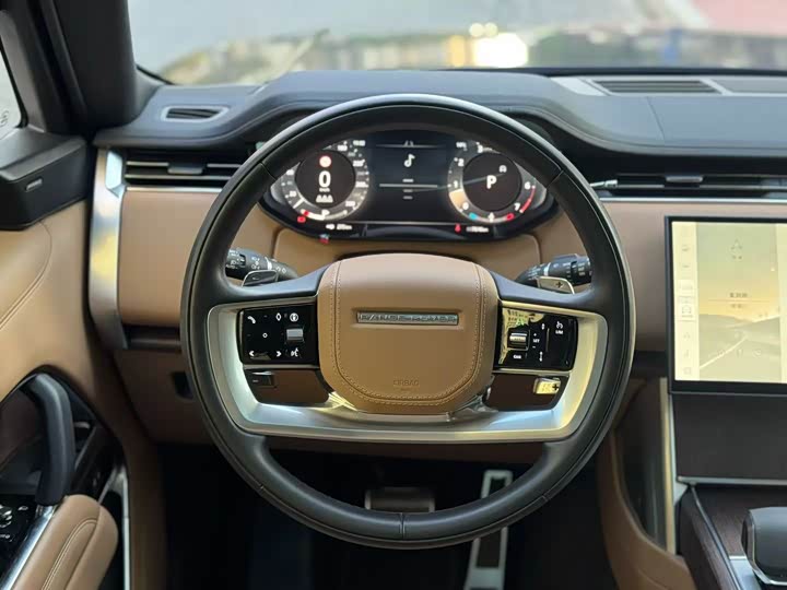 Land Rover Range Rover 2025 2025款 3.0 L6 400PS 盛世加长版