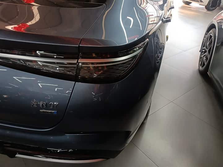 BYD Seal 07 DM-i Hybrid 2025 2025款 智驾版 DM-i 1.5L 125km 尊贵型