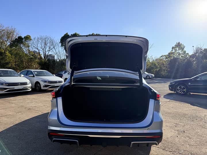 Geely Galaxy L6 2025 2025款 EM-i 140km 星舰版