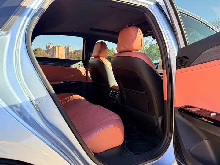 Geely Galaxy L6 2025 2025款 EM-i 140km 星舰版