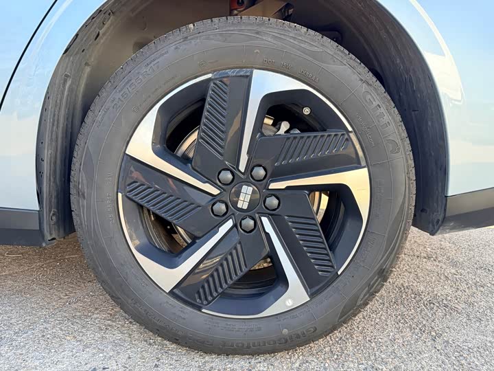 Geely Galaxy L6 2025 2025款 EM-i 140km 星舰版